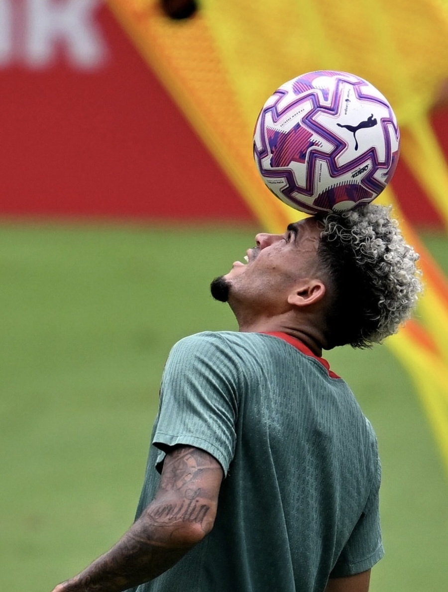 拜仁慕尼黑围绕足总杯强势反弹库里在切尔西比赛中状态火爆，这操作让人直呼：赛前罗马门线救险——欧冠节点到来的简单介绍